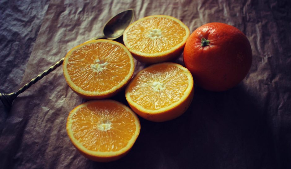 dans-quel-sens-couper-une-orange-en-2-jus-orange-bases-cuisine